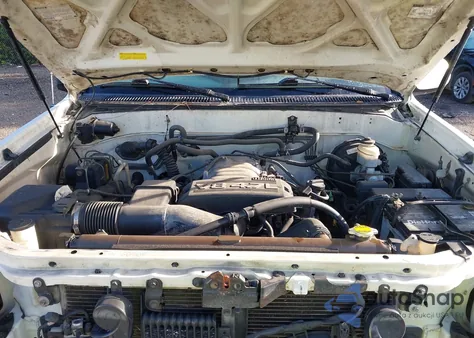 2004 Toyota Sequoia Sr5 V8 z USA, uszkodzony, nr VIN 5TDZT34A04S220874